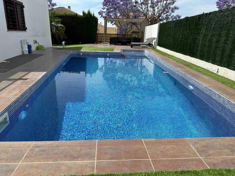 Modern 5-Bedroom Villa With Pool Montequinto Eksteriør bilde