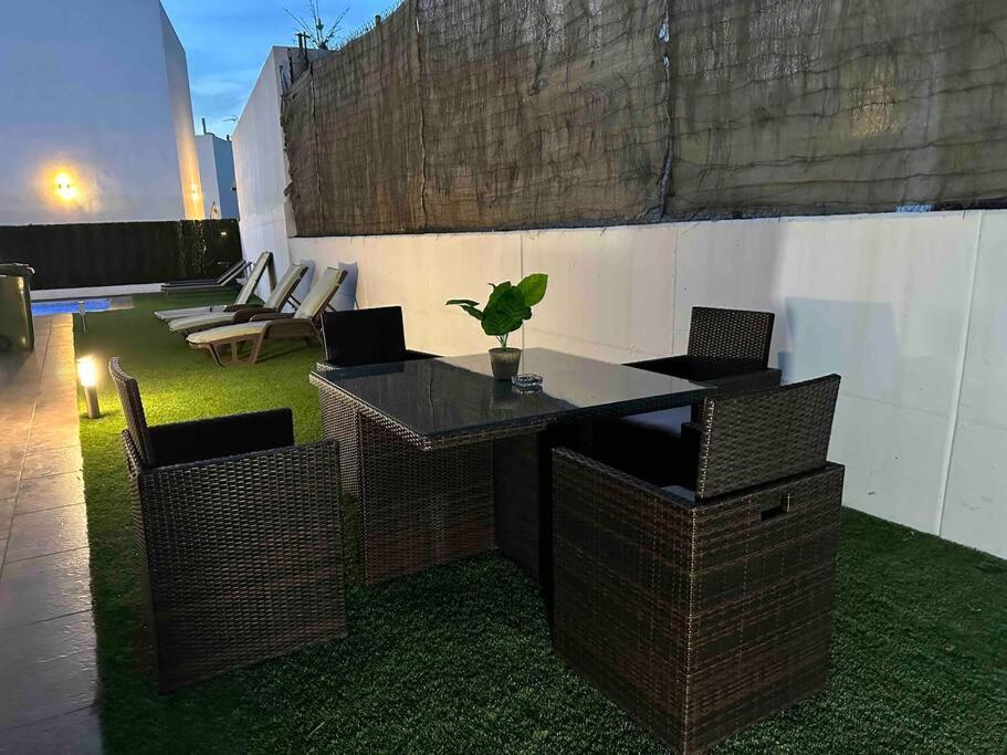 Modern 5-Bedroom Villa With Pool Montequinto Eksteriør bilde