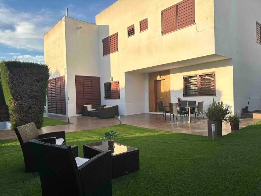 Modern 5-Bedroom Villa With Pool Montequinto Eksteriør bilde