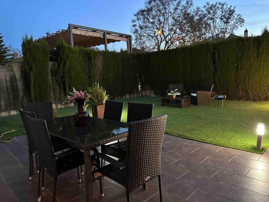 Modern 5-Bedroom Villa With Pool Montequinto Eksteriør bilde